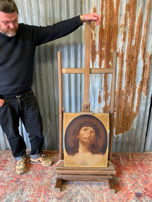 A floor standing and foldable wooden artist's easel