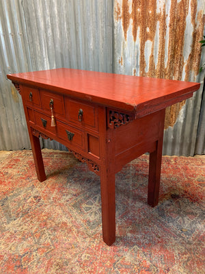 A red Chinese altar table