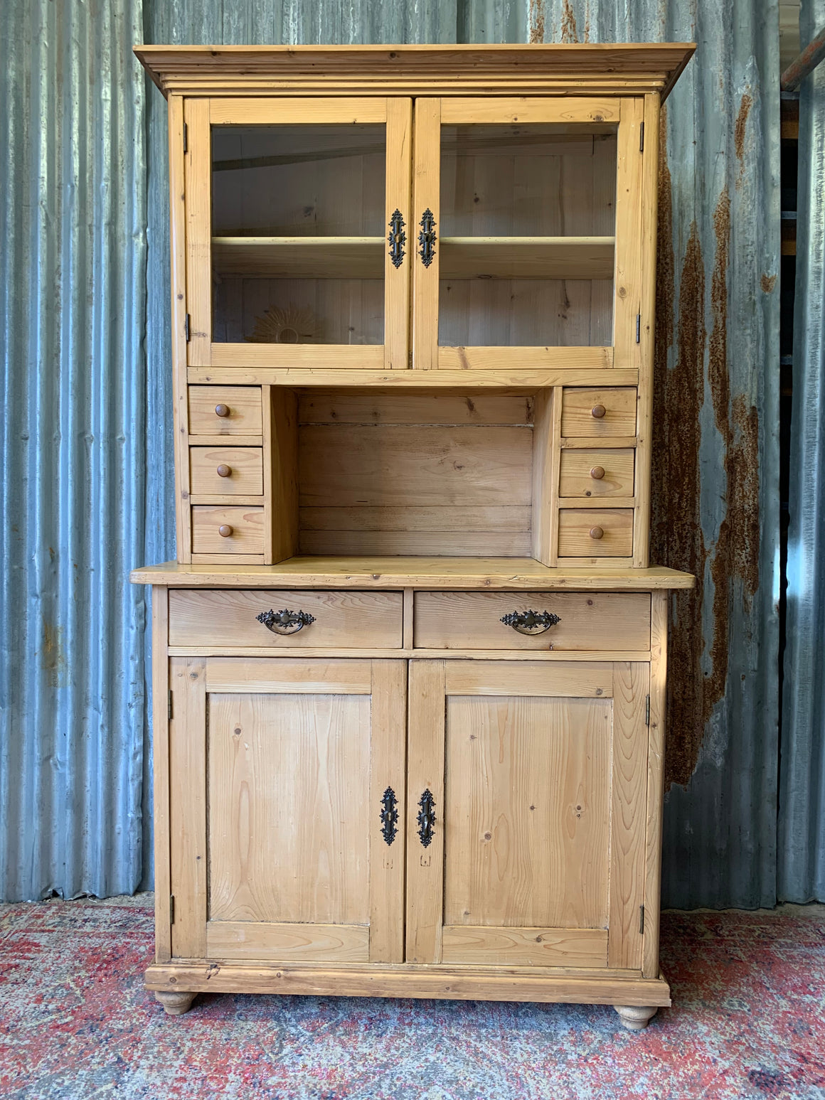 A Victorian two part pine dresser