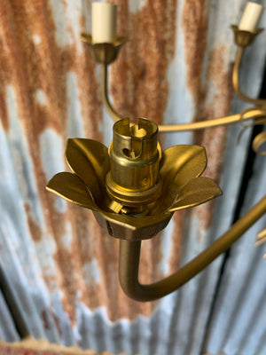 A chandelier in the form of a wheatsheaf