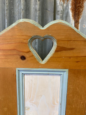 A pine storage settle