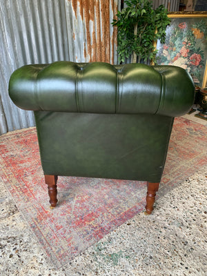 A Victorian-style green leather chaise longue