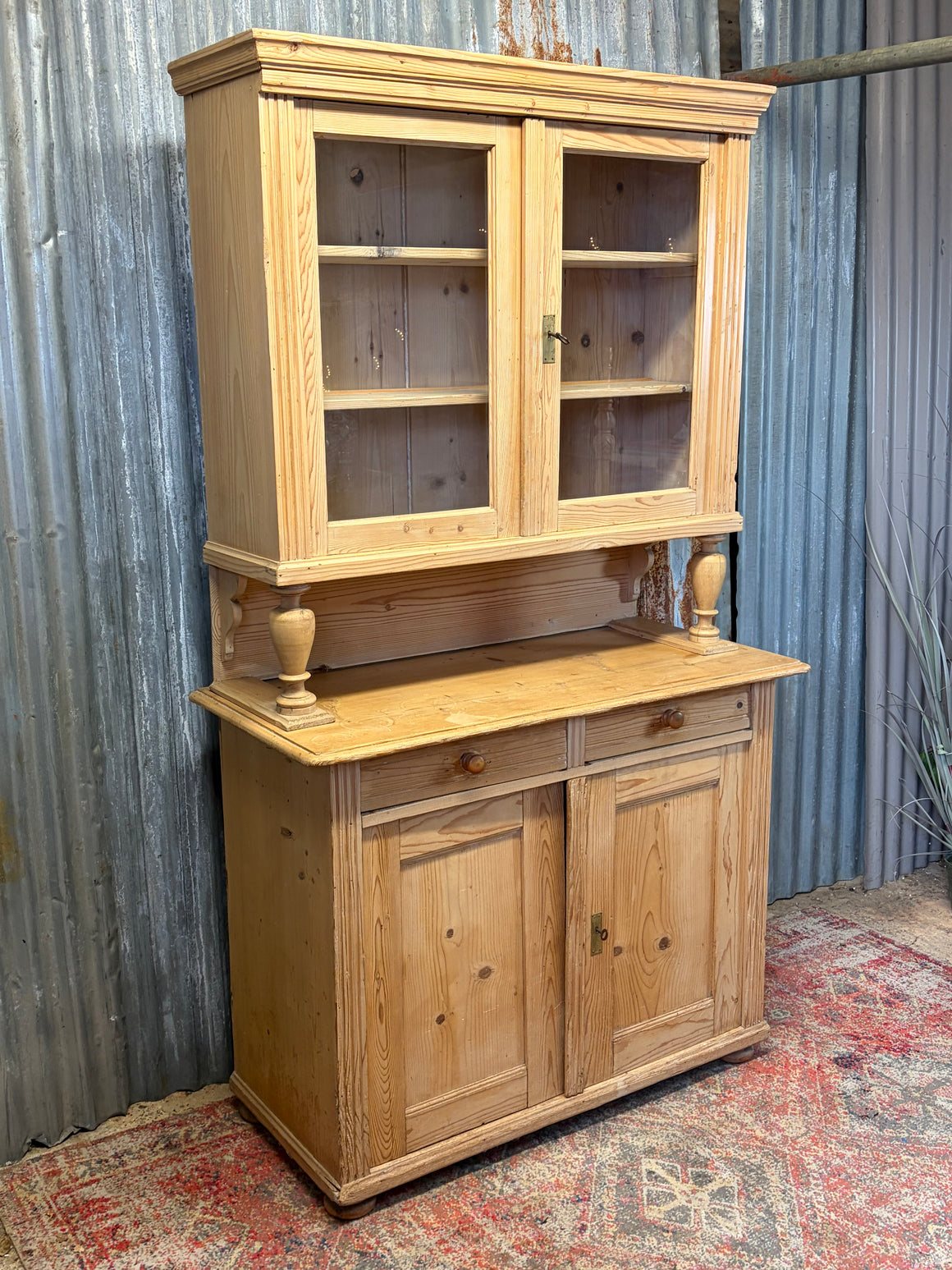 A Victorian two part pine dresser