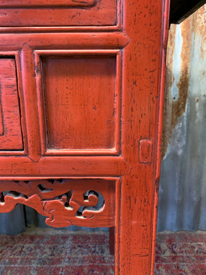 A red Chinese altar table