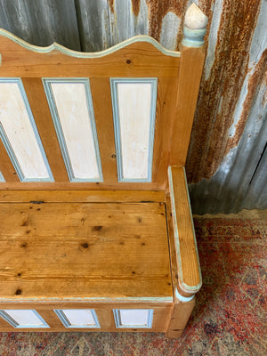 A pine storage settle