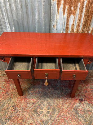 A red Chinese altar table