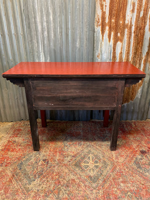 A red Chinese altar table