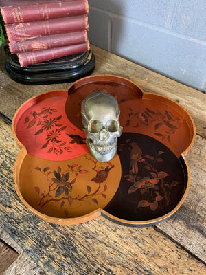 A large Japanese cinquefoil lacquered tray