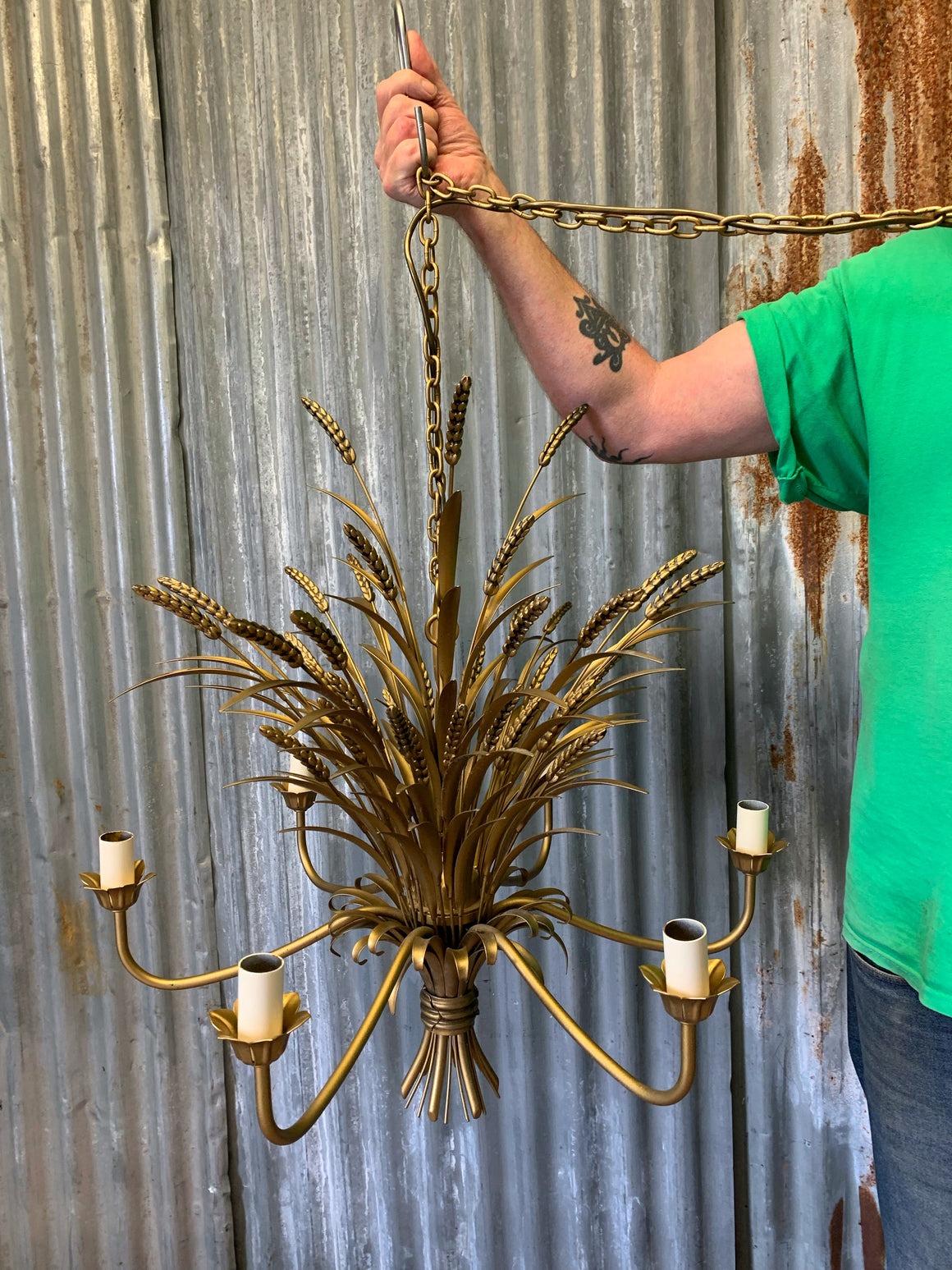 A chandelier in the form of a wheatsheaf