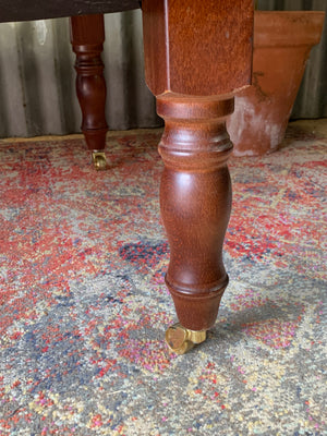 A Victorian-style green leather chaise longue