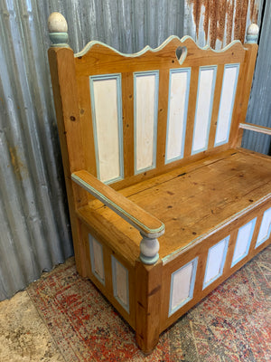 A pine storage settle