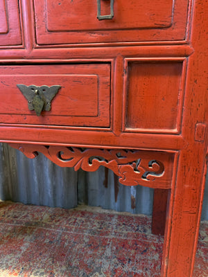 A red Chinese altar table