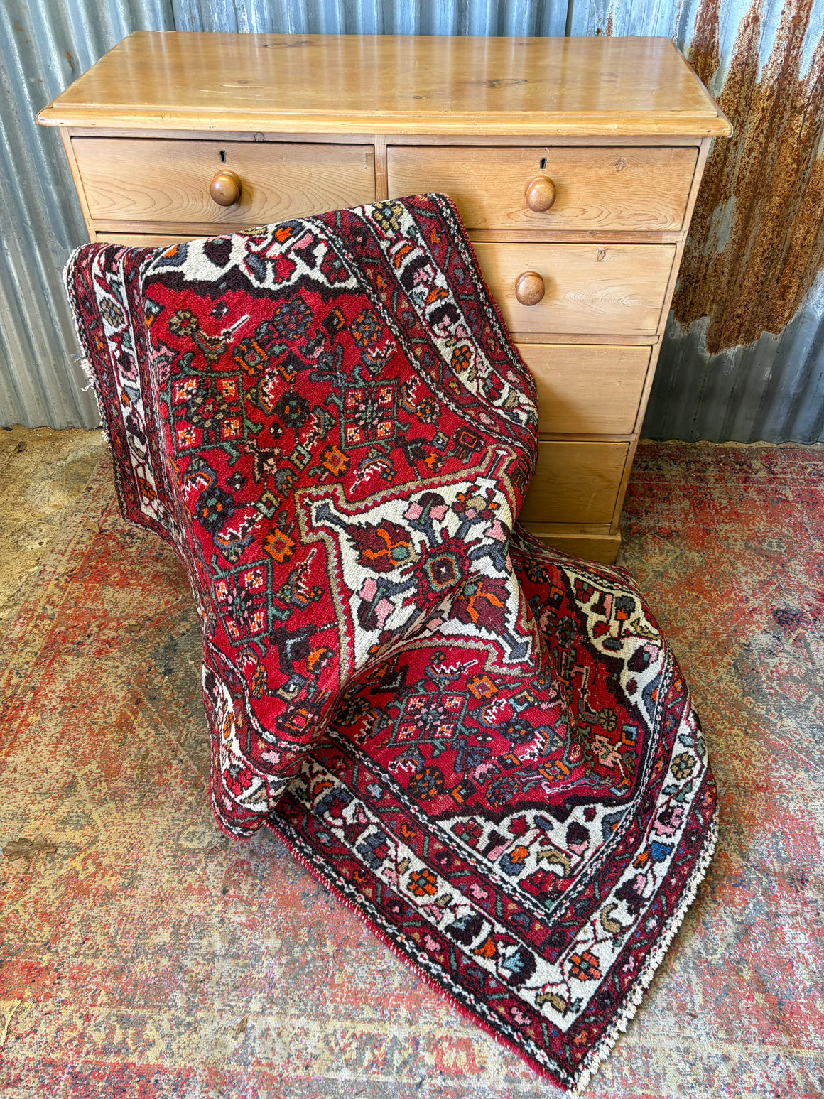 A red ground patterned oriental rug ~ 158cm x 107cm