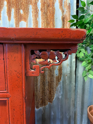 A red Chinese altar table