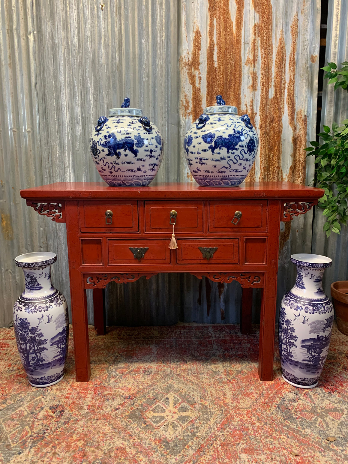 A red Chinese altar table