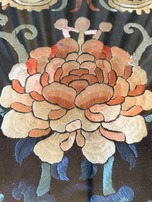 A framed Chinese silk embroidery