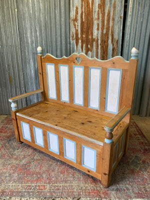 A pine storage settle