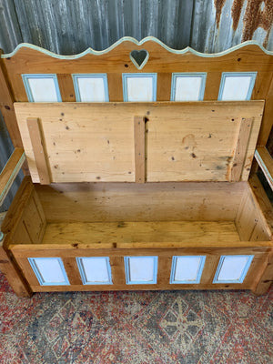 A pine storage settle