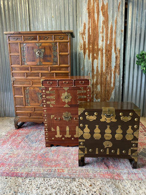 A large Korean Bandaji chest
