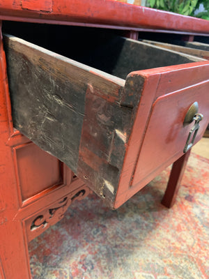 A red Chinese altar table