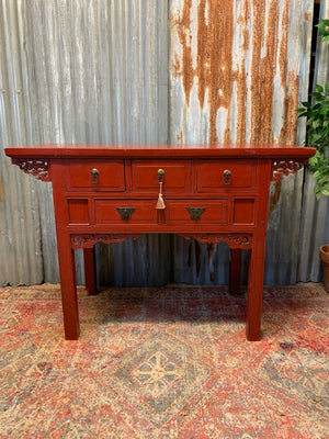 A red Chinese altar table