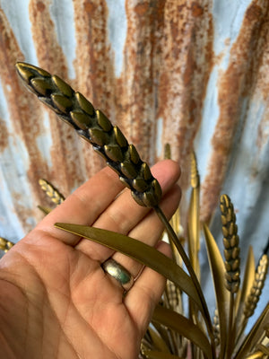 A chandelier in the form of a wheatsheaf