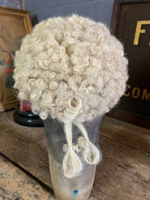 A white judge's wig - "A"