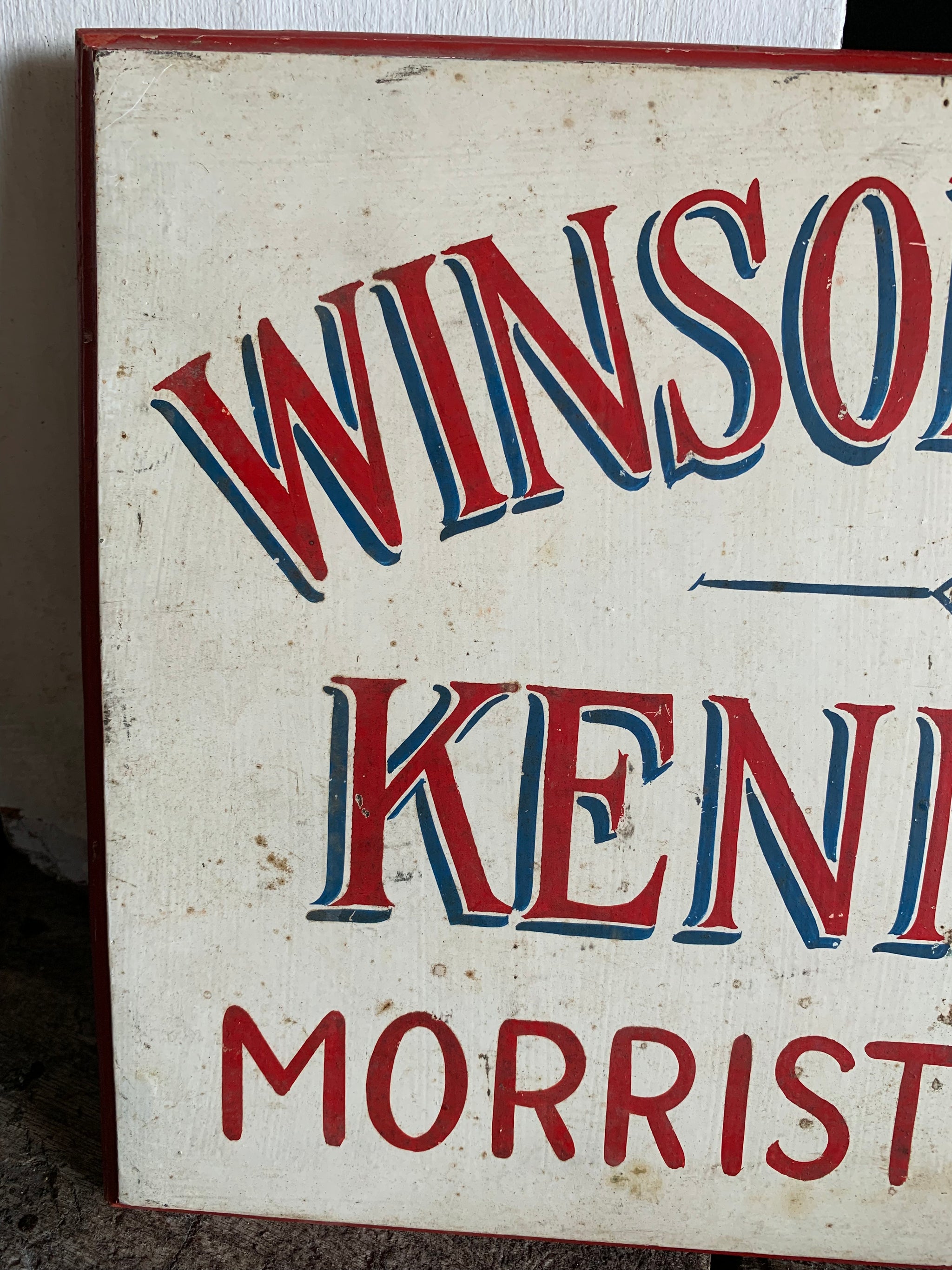 A hand painted American dog kennels sign