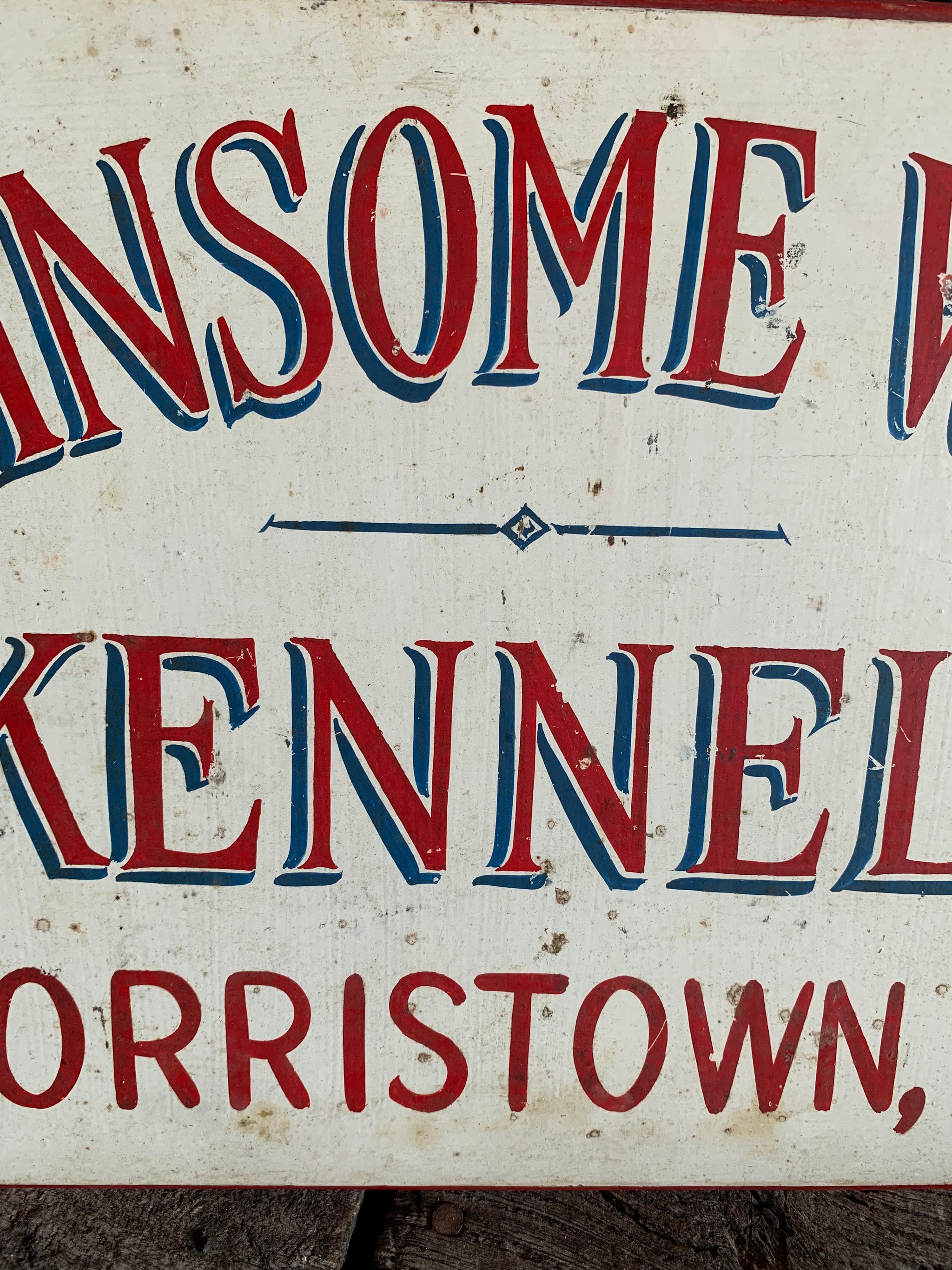 A hand painted American dog kennels sign