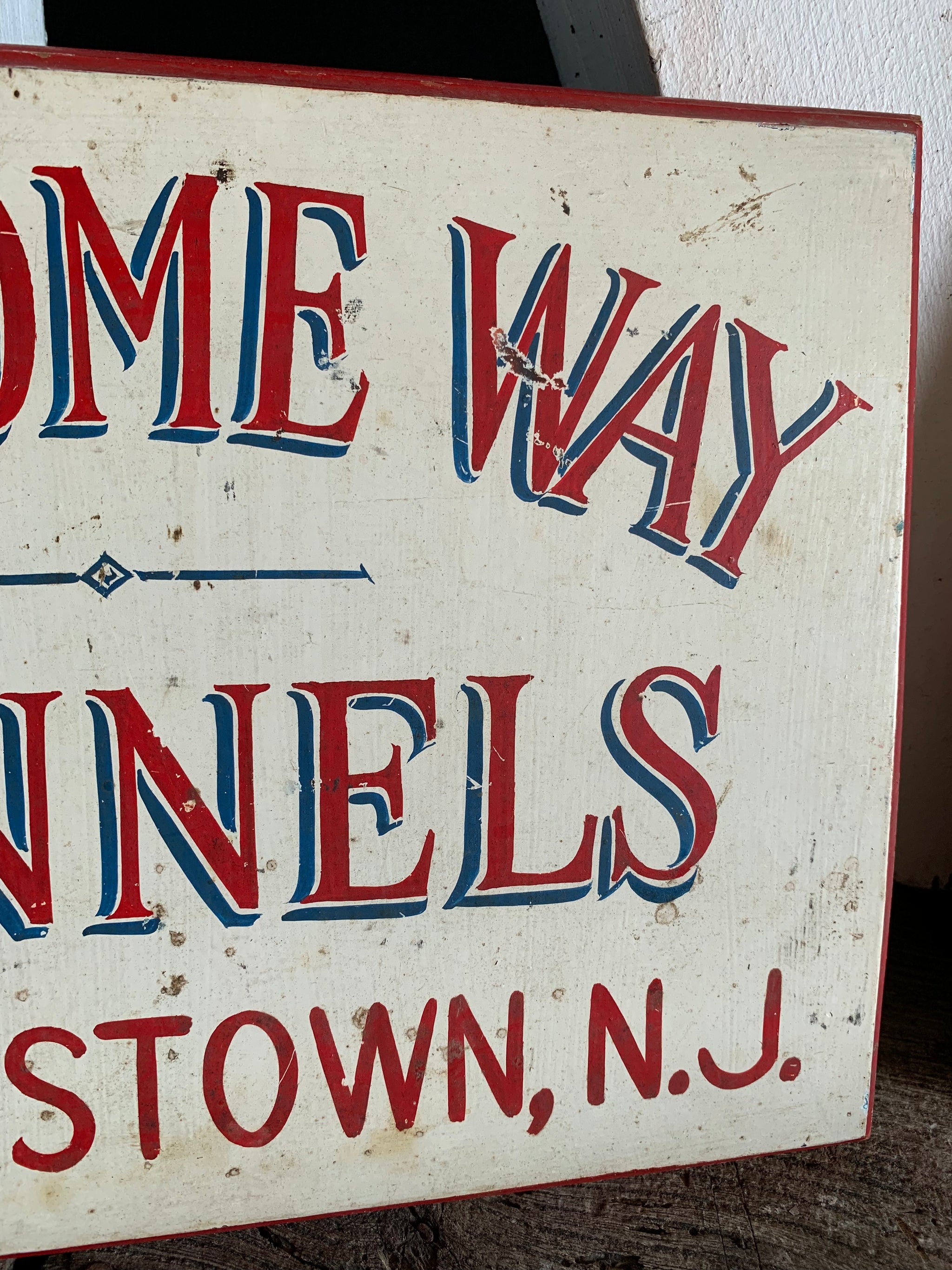 A hand painted American dog kennels sign