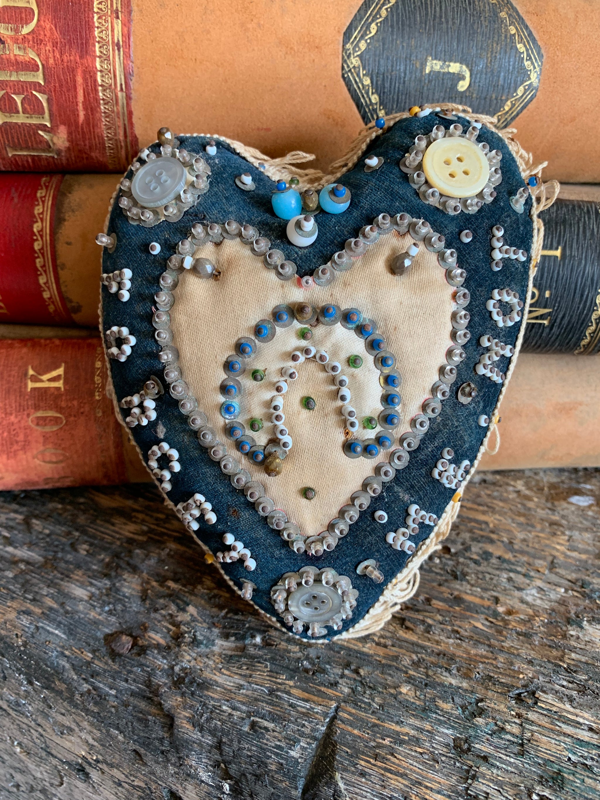 A First World War forget-me-not sweetheart pin cushion