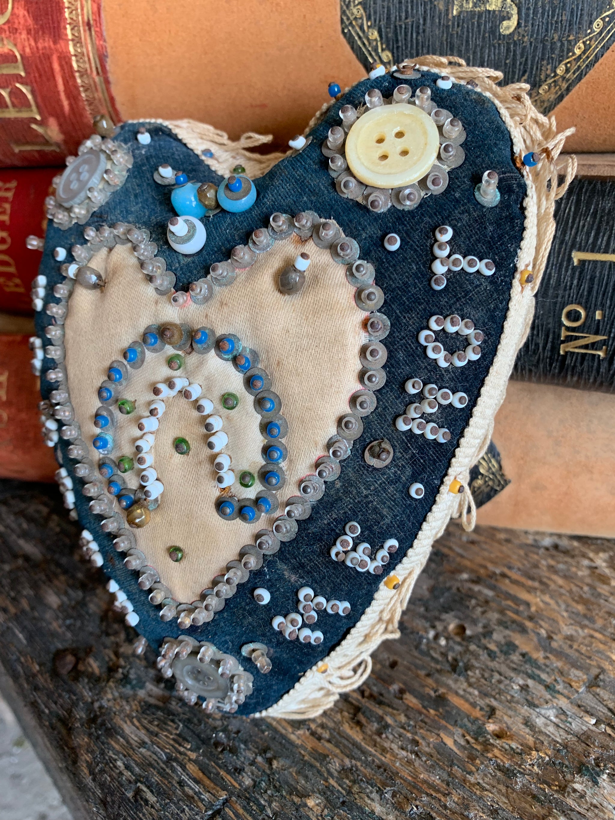 A First World War forget-me-not sweetheart pin cushion