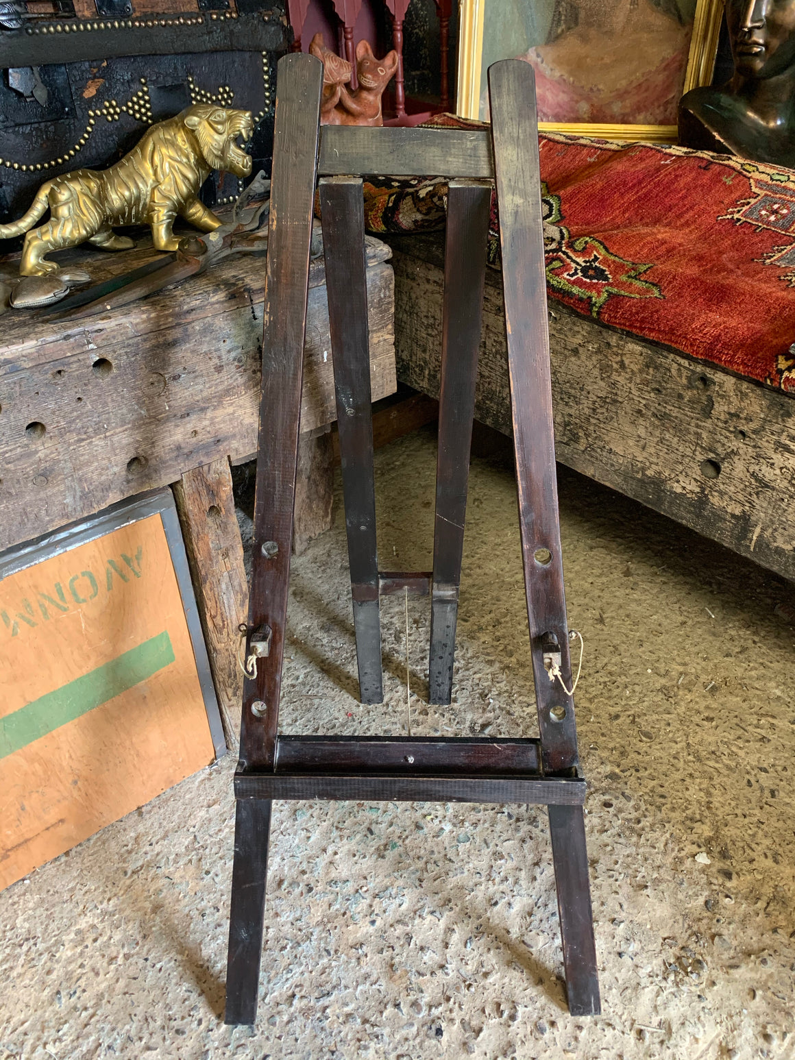 A flat A-frame floor standing peg easel