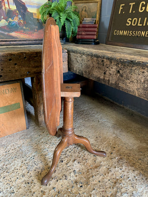 A Georgian oak tilt top table