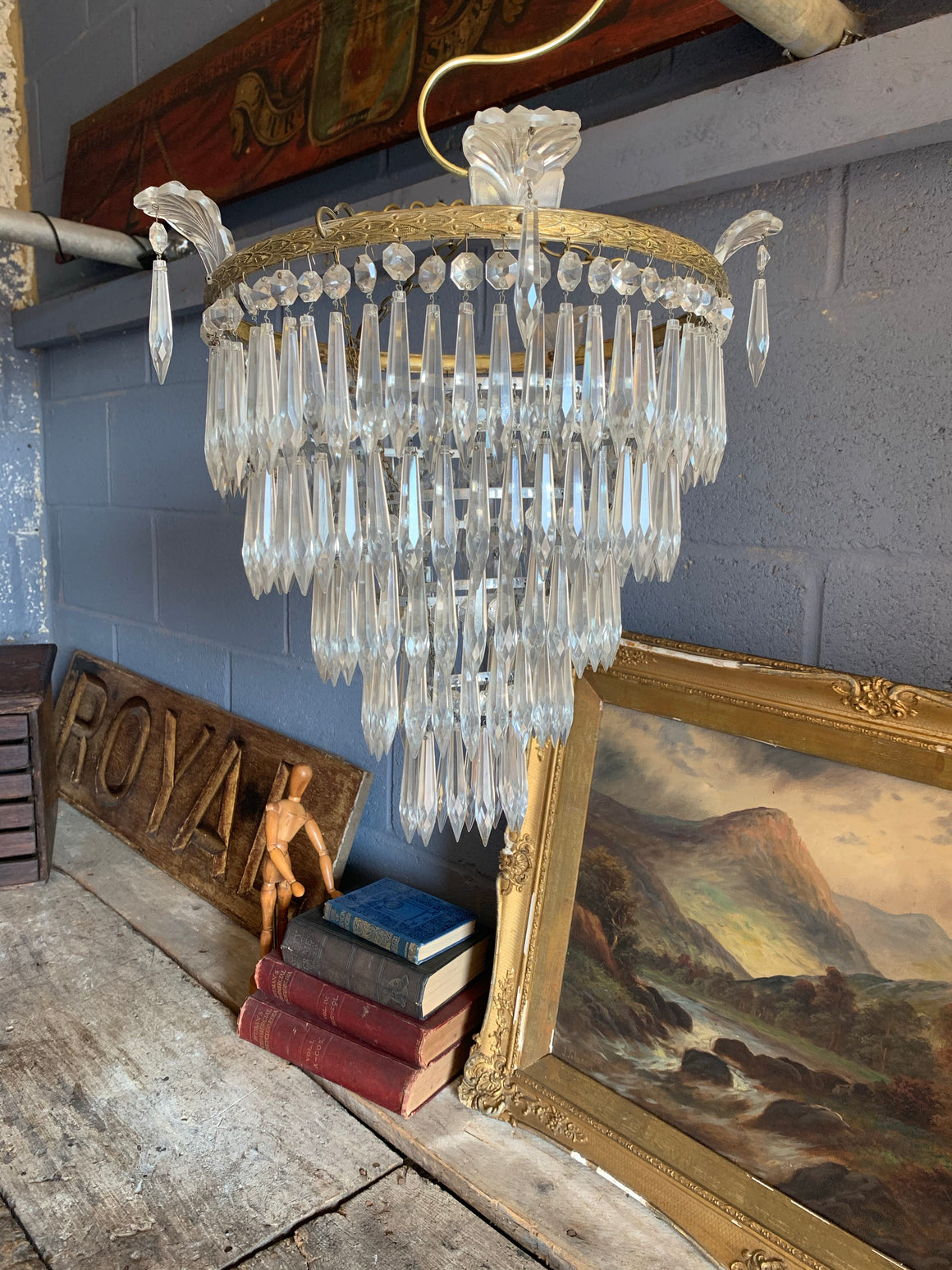 A large icicle droplet chandelier