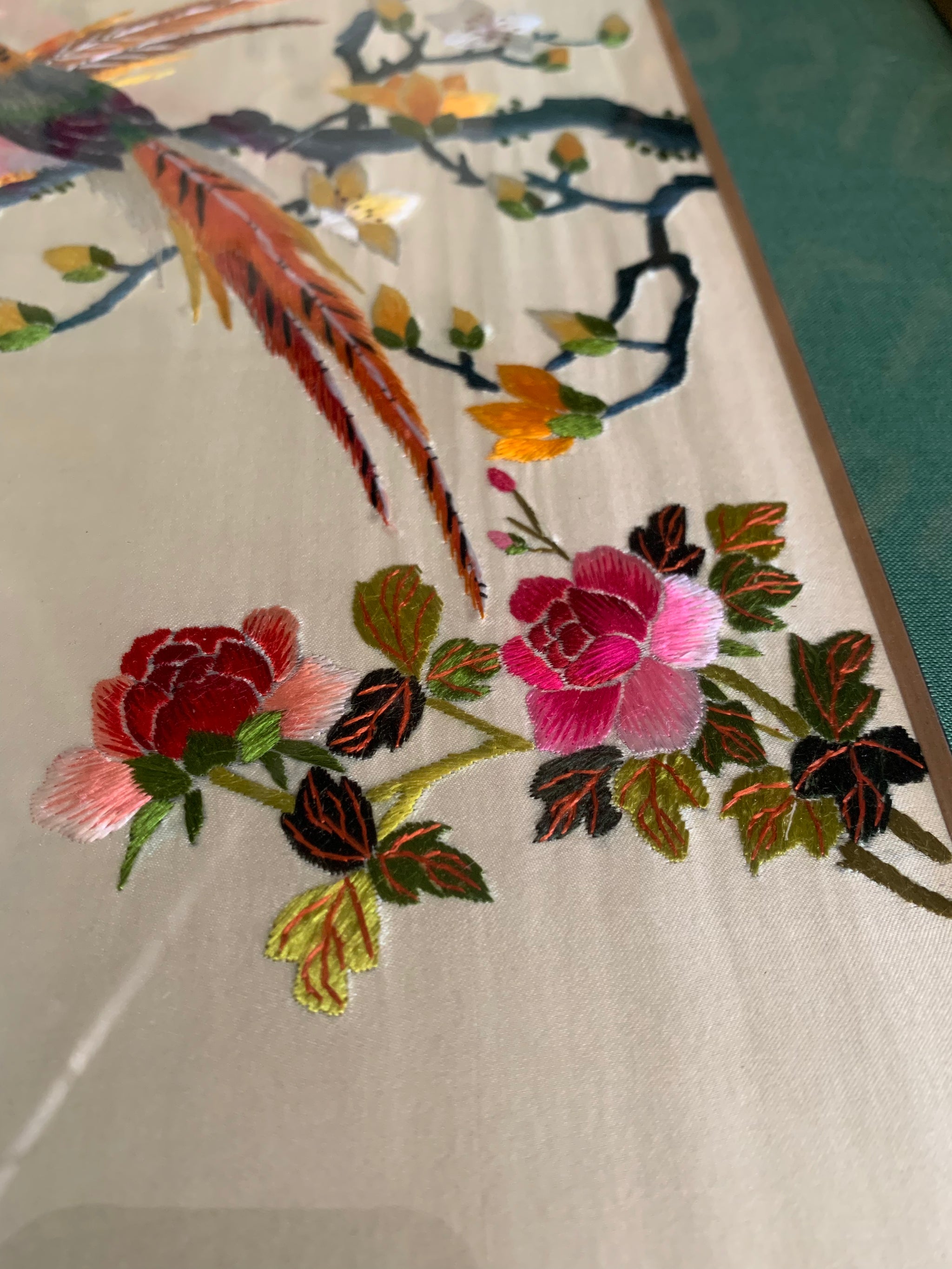 A pair of Chinese silk embroidery pictures of exotic birds Belle
