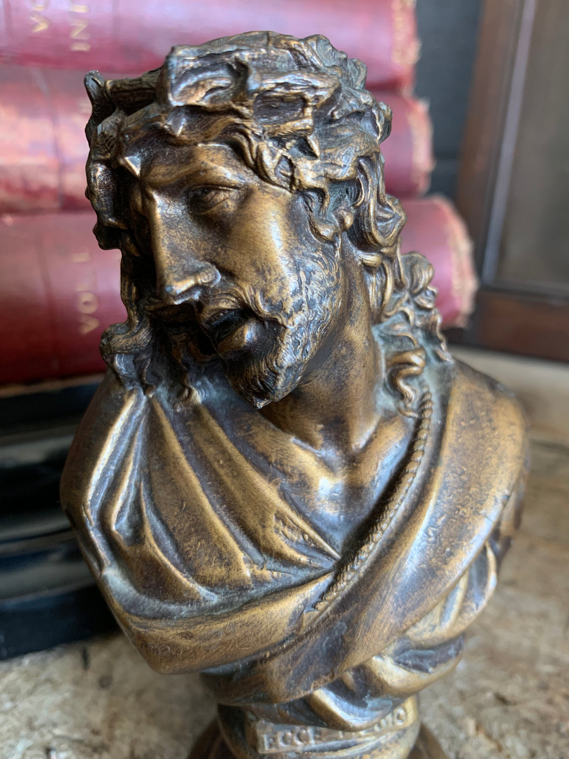 A small bust of Jesus in the Ecce Homo aspect