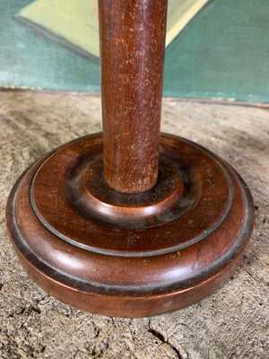 A Georgian wig or hat stand