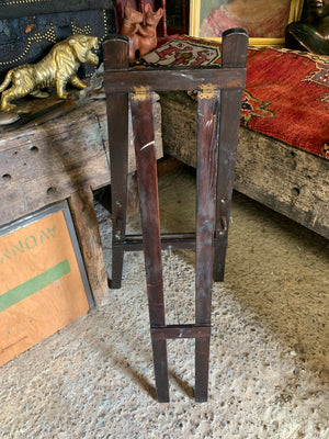 A flat A-frame floor standing peg easel
