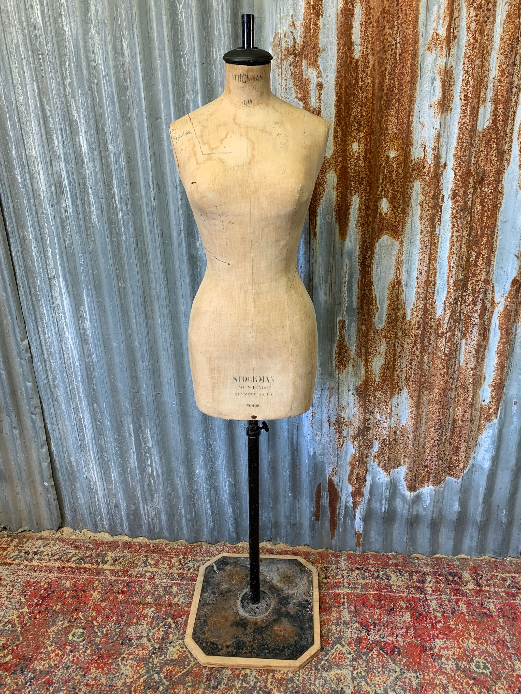 Female dressmaker mannequin - B469 - STOCKMAN - abstract