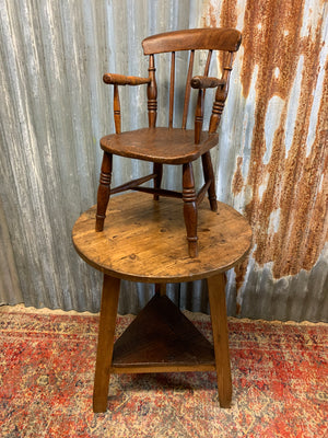 A child's or doll’s Windsor chair