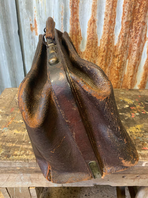 LARGE GLADSTONE BAG — Gildersleve Antiques