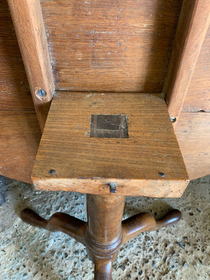 A Georgian oak tilt top table